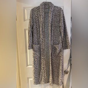 Women’s robe fuzzy leopard in size L